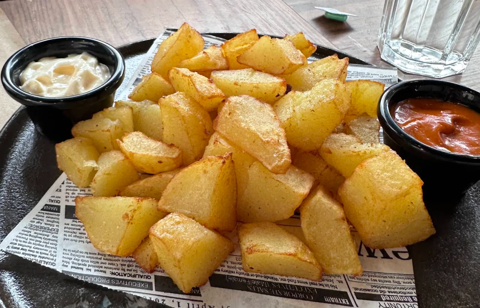 Foto de las bravas: Moura - Coffee & Kitchen
