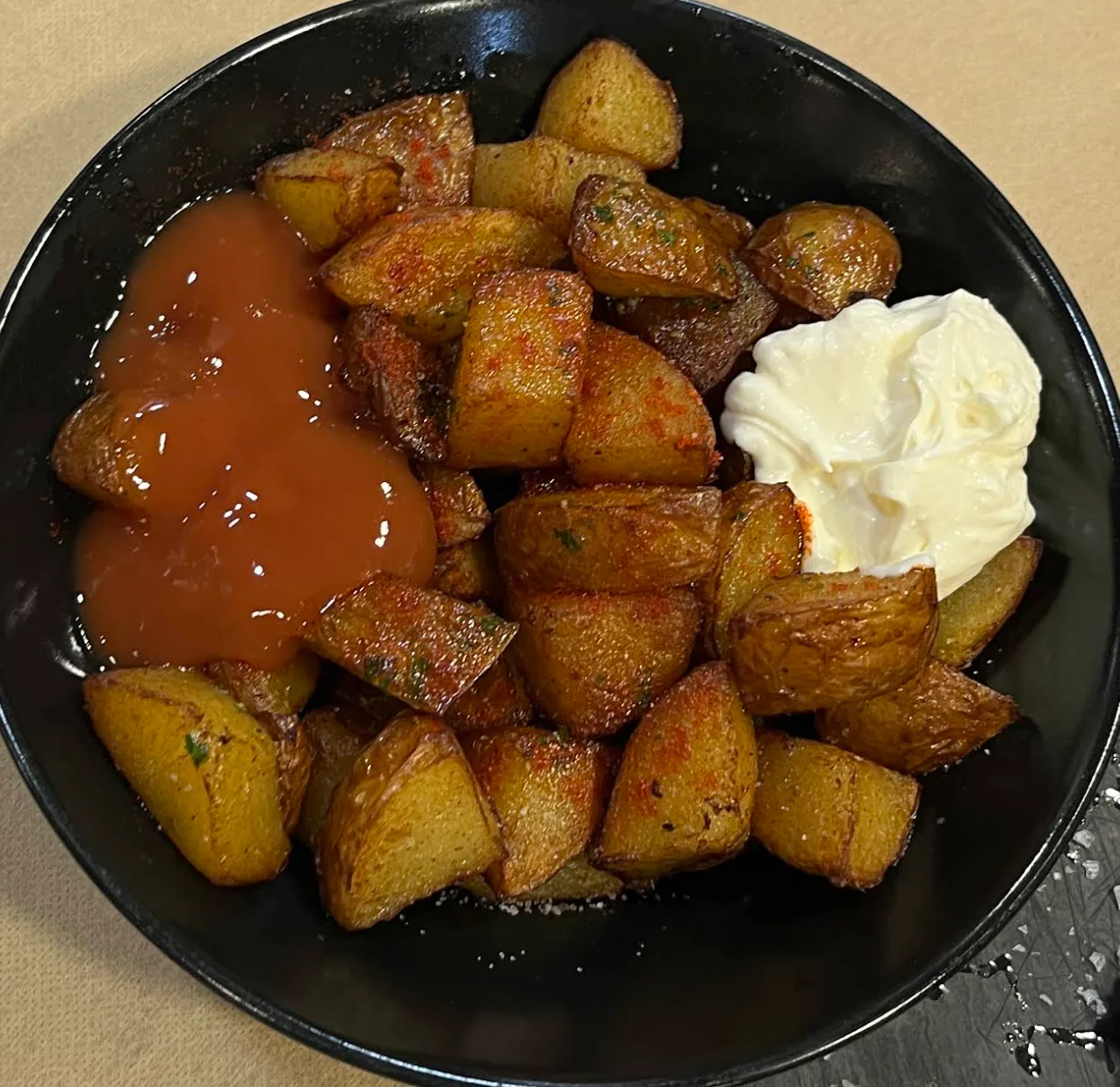 Foto de las bravas: Gastro Bar La Plaza