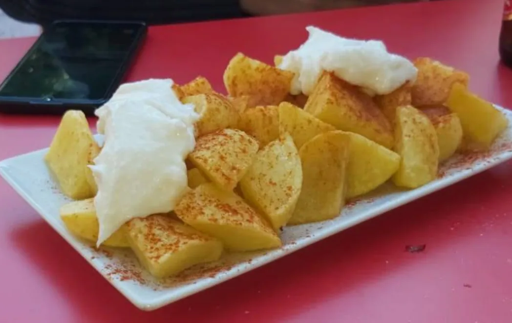 Foto de las bravas: Cafetería Bar Mels