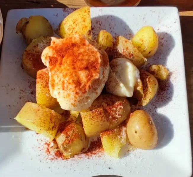 Foto de las bravas: Tasca El Botijo