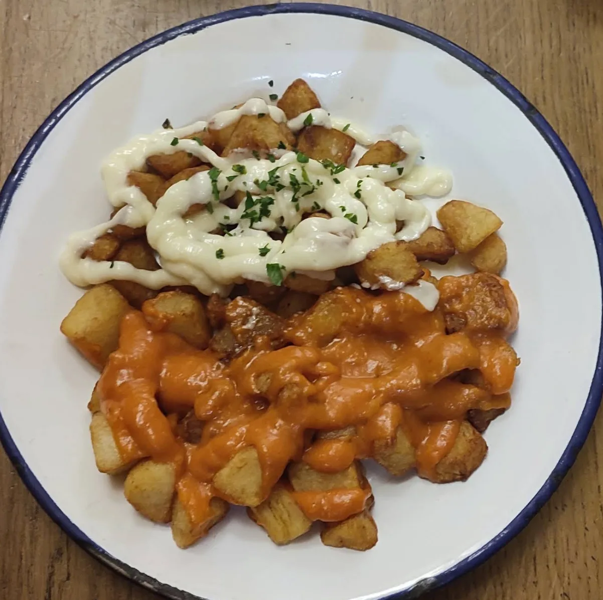 Foto de las bravas: Cañas y Tapas